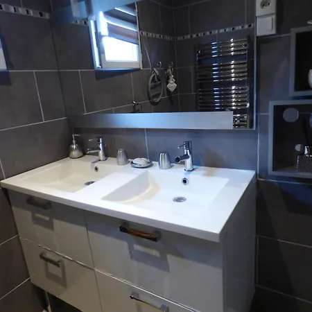 Tatil Evi Le Clos Des Camelias, 4 Chambres- 8 Personnes- 300m De La *